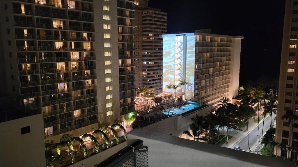 Waikiki Condo 2 Bedrooms 2 Bathrooms With 1 Free Parking Space Honolulu Eksteriør billede